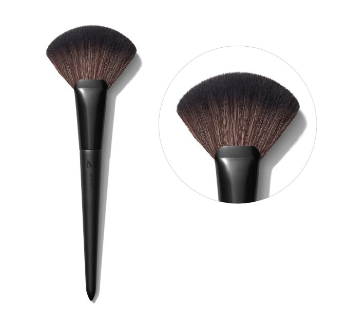 V112 Fluffy Fan Powder Brush